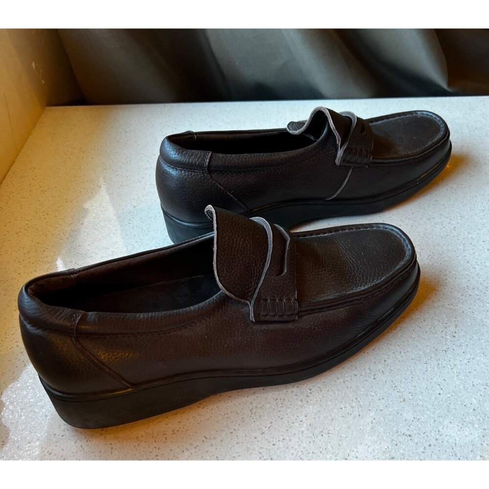 Gravity Defyer Men’s Size 11.5 Loafers Brown Pebble Finish EUC Leather Pig Skin
